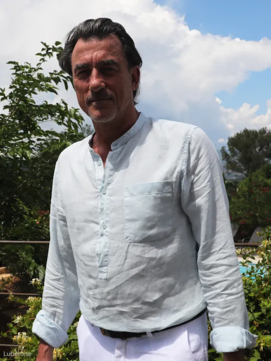 Sky blue long-sleeved linen polo shirt