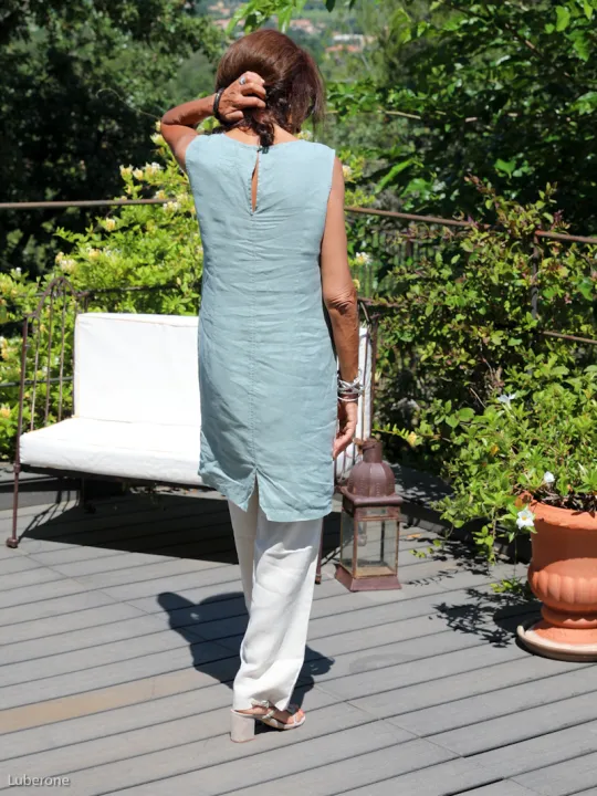 Robe en lin sans manche gris vert de dos