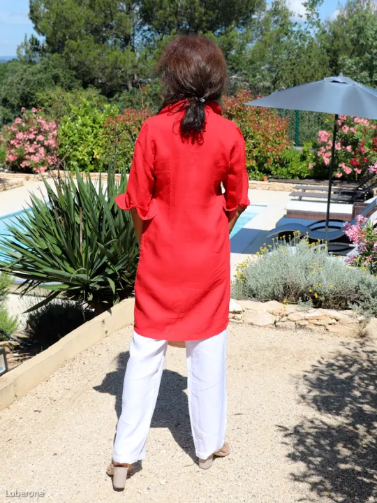 Robe chemise en lin rouge de dos