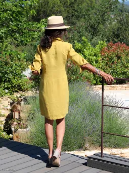 Robe chemise en lin jaune de dos