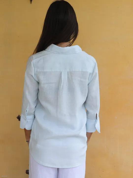 Chemise en lin bleu ciel manche 3/4 pour femme de dos