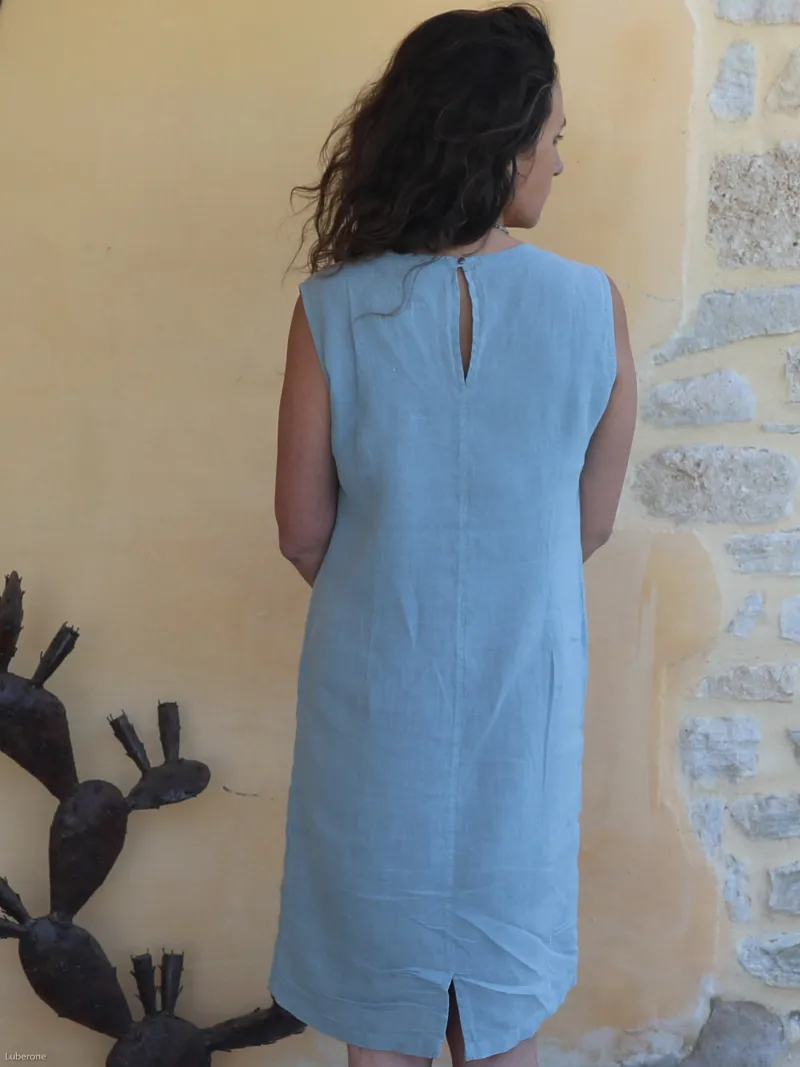 Robe en lin sans manche gris vert longueur 1m de dos