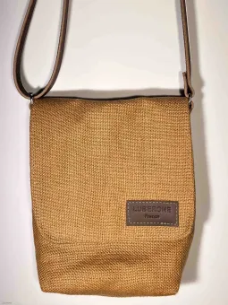 Linen camel shoulder bag face