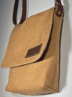 Sacoche lin camel avec rabat côté