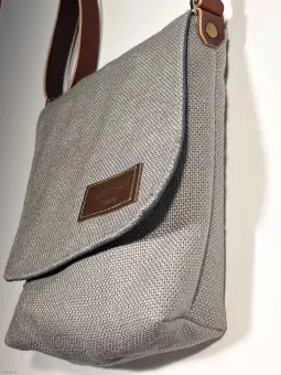 Linen shoulder bag with flap grey down