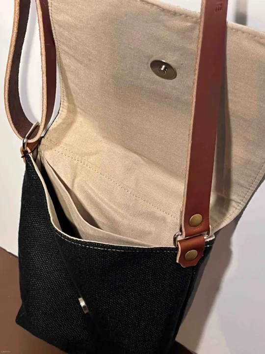 Linen black shoulder bag inside