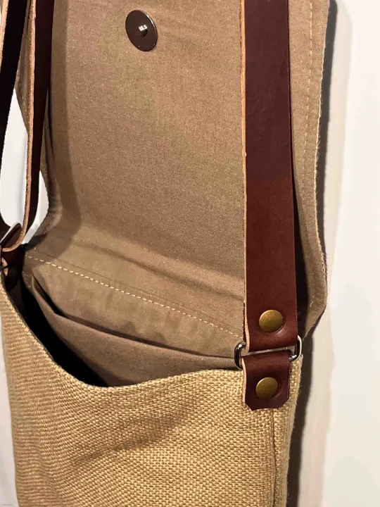 Linen beige shoulder bag inside