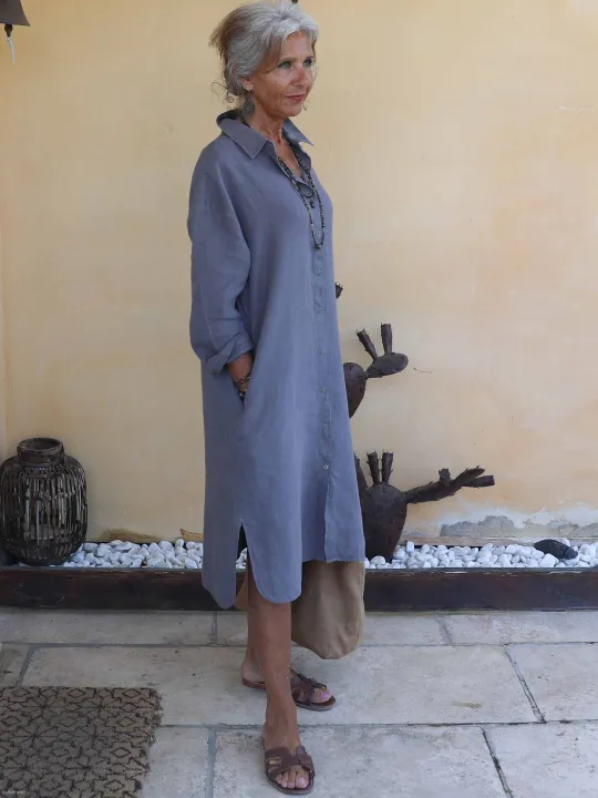 Robe chemise longue avec poche en lin taupe coté