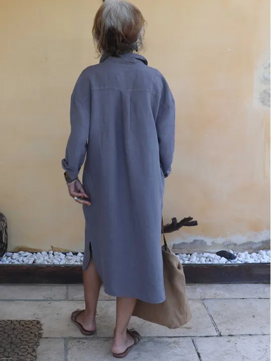 Robe chemise longue avec poche en lin taupe dos