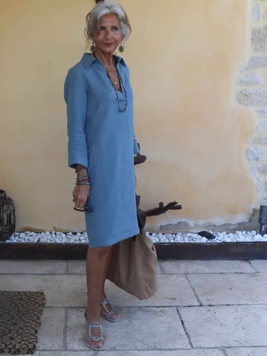 Robe en lin avec col gris coté