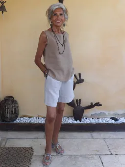 Top en lin café sans manche coté