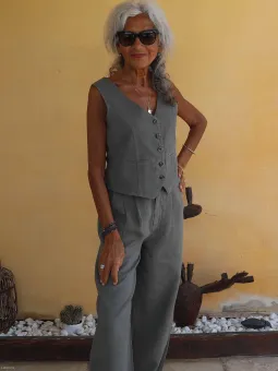 Women's khaki linen vest: chic and trendy