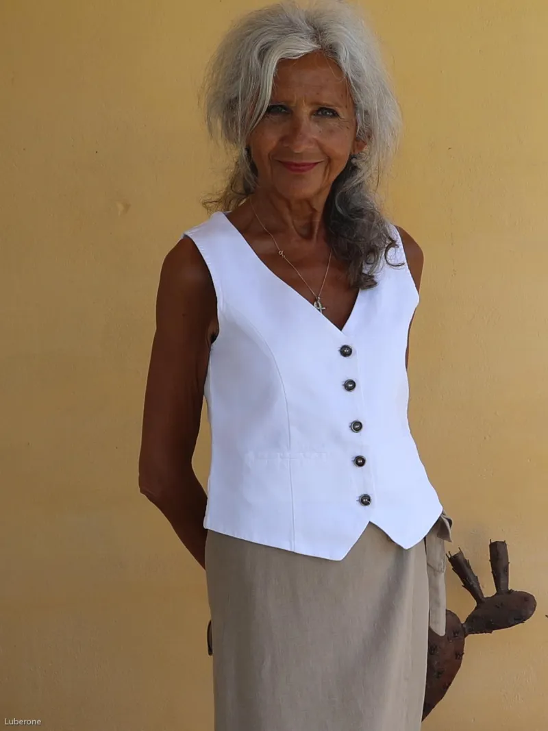 White linen vest for women, trendy and casual style