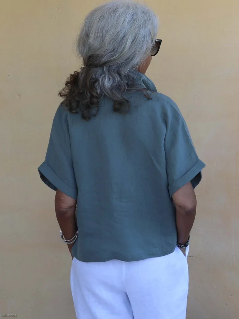 Women’s khaki short-sleeved linen shirt (view from the back)