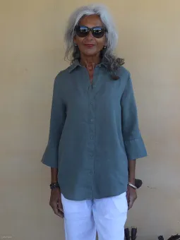 Women's khaki linen shirt with three-quarter sleeves