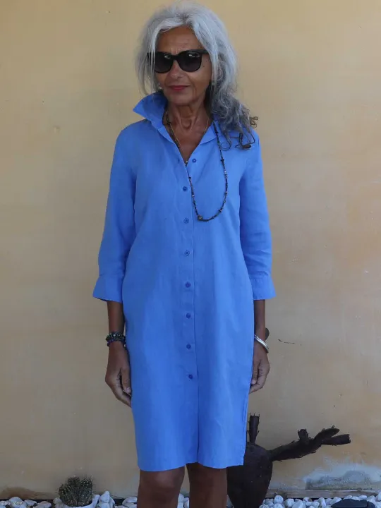 Robe chemise en lin bleu roi de dos detail