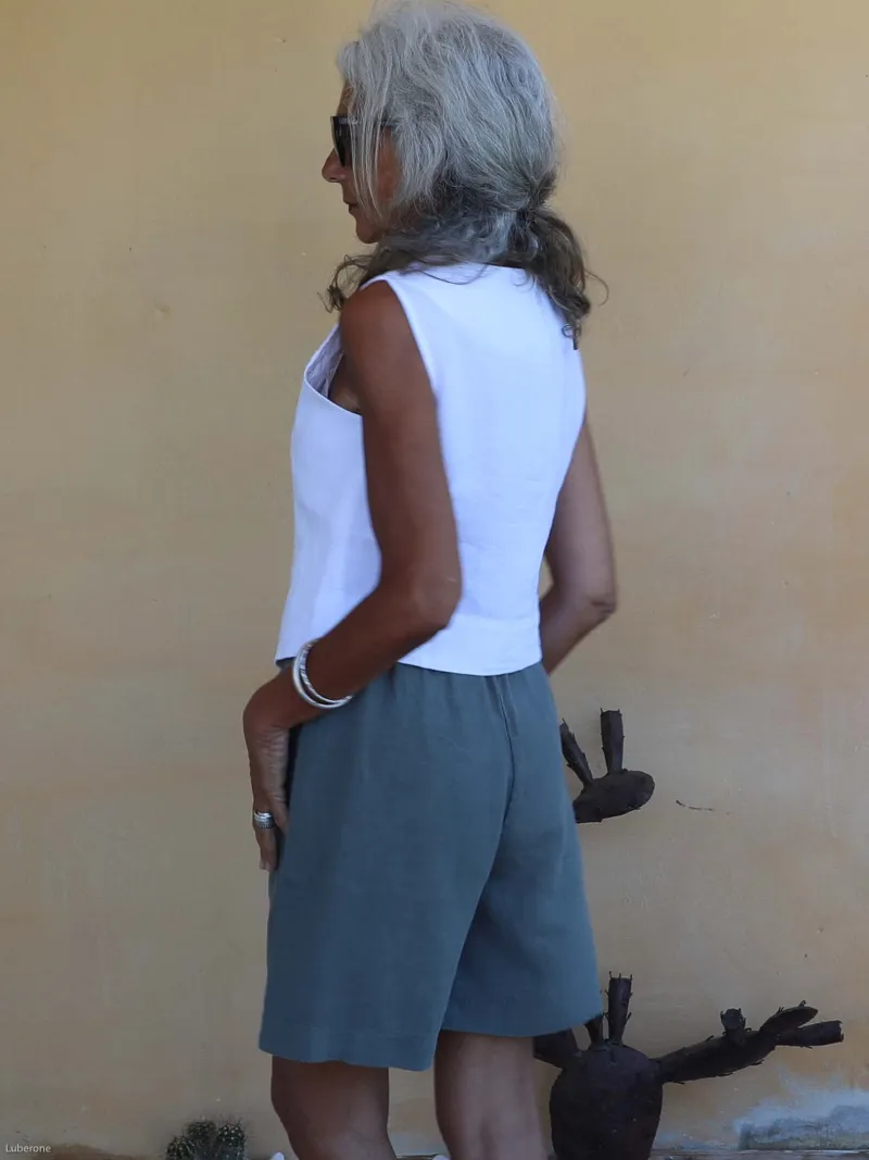 bermuda en lin pour femme kaki de coté