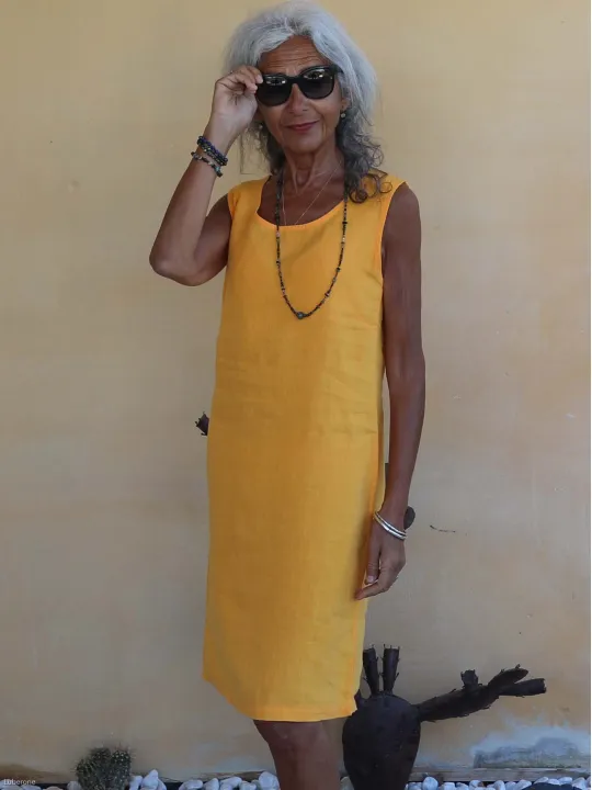 robe en lin sans manche couleur moutarde (detail)