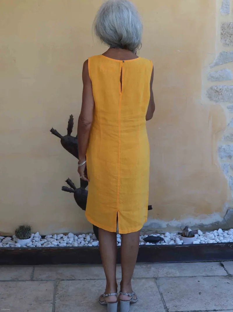 robe en lin sans manche couleur moutarde (vue de dos)