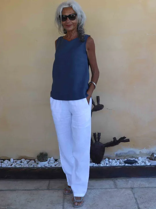 top en lin sans manche pour femme couleur marine pour l'été