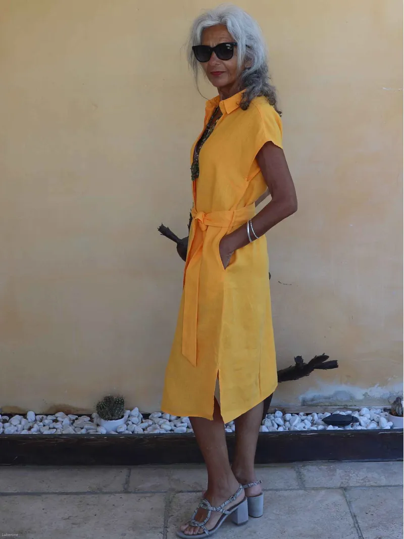 robe en lin boutonnée manche courte moutarde élégant