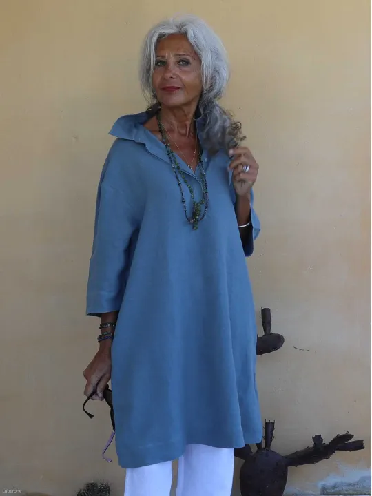 Détail col V robe en lin gris