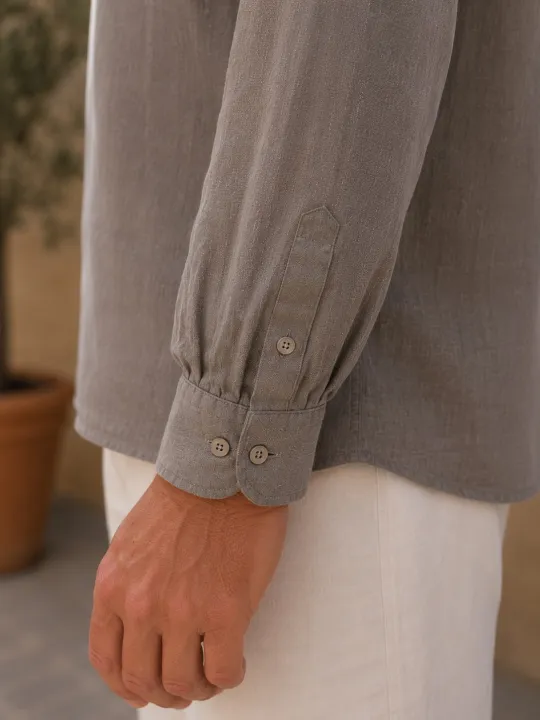 Double-button cuff detail of the Luberone Bonnieux men's taupe linen shirt