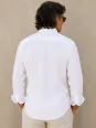 Luberone Bonnieux chemise en lin homme blanche avec col et manches longues vue de dos légèrement cintrée