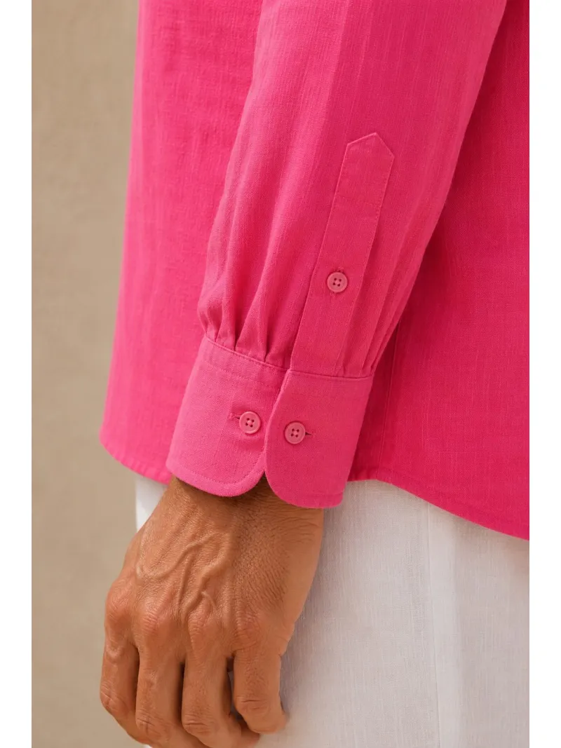 Poignet boutonné de la chemise en lin homme fuchsia manches longues