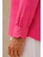 Poignet boutonné de la chemise en lin homme fuchsia manches longues