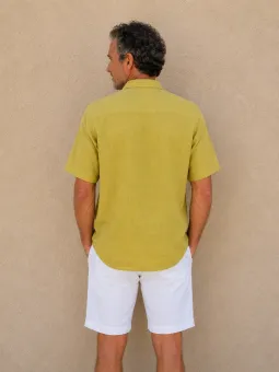 Chemise en lin homme jaune moutarde manches courtes avec col – vue de dos