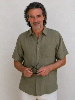 Men's khaki linen short sleeve shirt with collar – front view