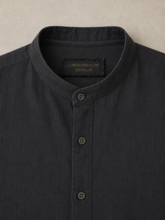 Détail du col de la chemise en lin homme noire manches  longues col Mao