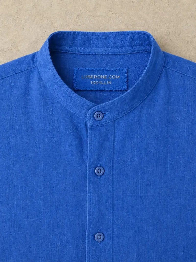 Détail du col de la chemise en lin homme bleu roi manches  longues col Mao