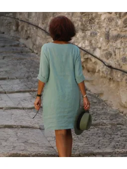 Women's green linen Roussillon dress with V-neck, 3/4 sleeves and pockets, back view