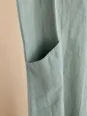 Détail de la poche de la robe en lin femme verte Roussillon