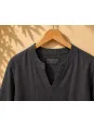 Détail du col V et de l'étiquette de la robe en lin femme anthracite Roussillon