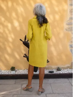 Back view of the women's yellow linen shirt dress with 3/4 sleeves Ménerbes