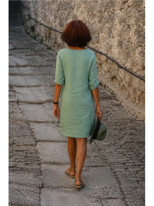Robe en lin femme verte Roussillon, col V, manches 3/4 et poches, vue de dos
