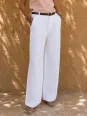 Détail de face du pantalon en lin à pinces femme blanc