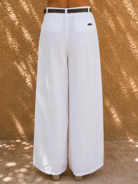Back detail of women's white pleated linen trousers