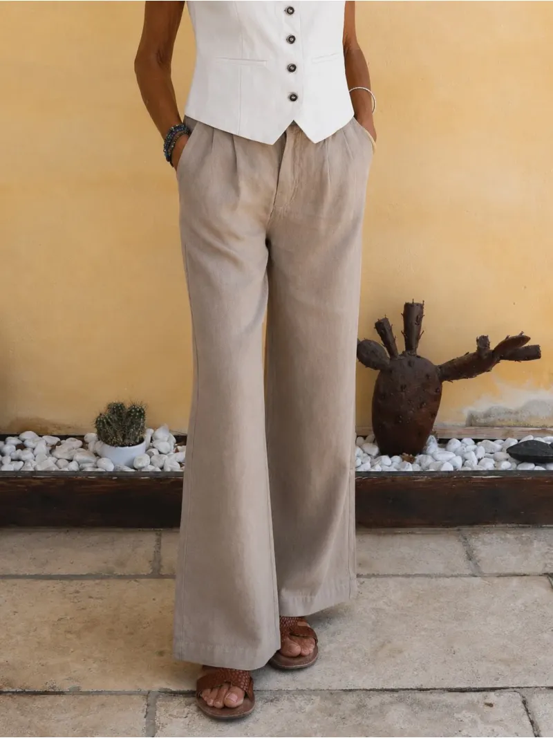 Front detail of women's beige pleated linen trousers