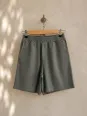 Bermuda en lin femme kaki à taille élastique sur cintre