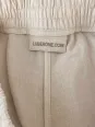 Intérieur du bermuda en lin femme sable avec tissu en lin et étiquette de marque.