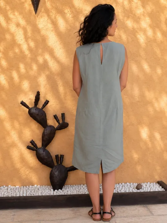 Dos de la robe en lin femme gris vert sans manches mi-longue Viens