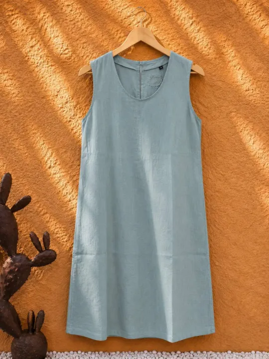 Robe en lin femme gris vert sans manches mi-longue Viens sur cintre
