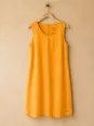 Robe en lin femme moutarde sans manches Lourmarin sur cintre