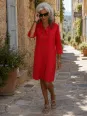 Robe chemise en lin femme rouge à manches 3/4 portée dans le Luberon