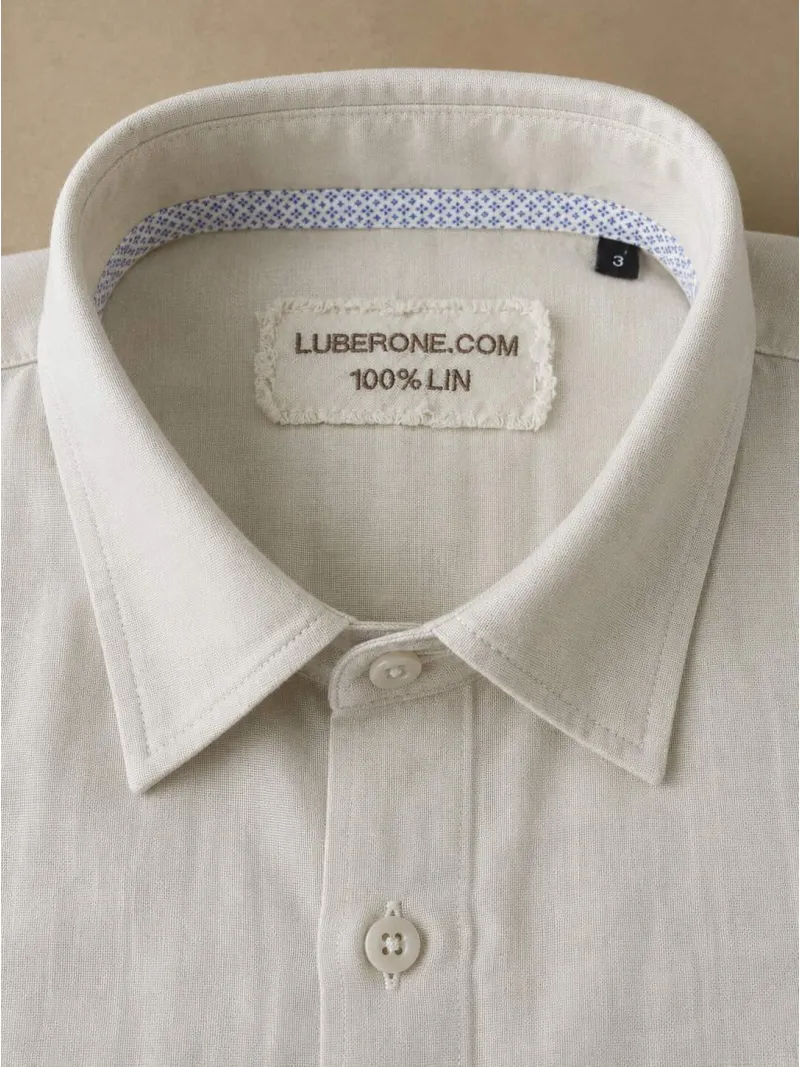 Col et étiquette d'une chemise en lin homme sable Bonnieux