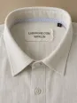 Col et étiquette d'une chemise en lin homme sable Bonnieux